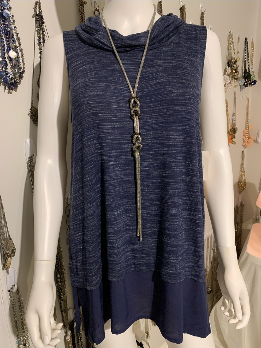 Two by Vince Camuto Navy Heathered Layered Sleeveless Tank with necklace